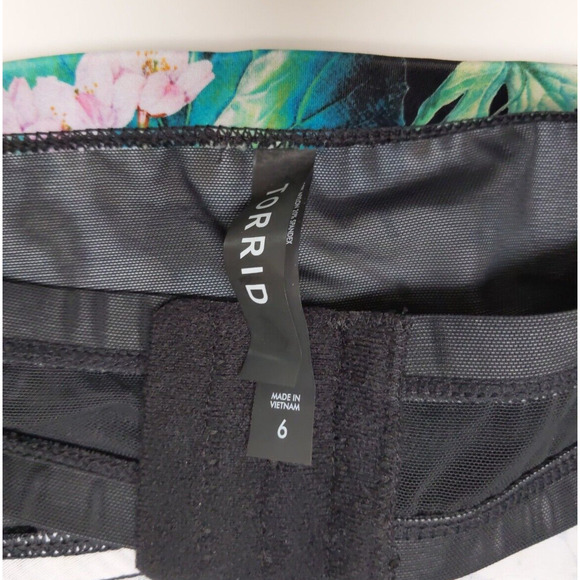Torrid Swim Tankini Top Size 6 6X Underwire Removable Straps Hawaiian Tropical - Picture 9 of 11